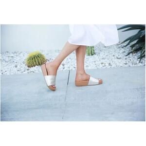 Beek Pelican Platform Sandals Slides Size 7 in Platinum